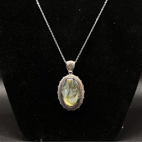 Large Labradorite Oval Pendant Necklace With Stainless Steel Chain - Picture 4 of 8